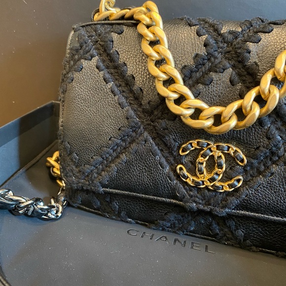 FULL SET - CHANEL 19 WOC Black Calfskin & Crochet Shoulder Bag w/ Ruthenium HW - Picture 16 of 16